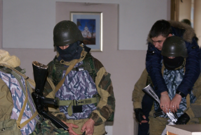 На Шелковичной силовики провели контратаку на «террористов»