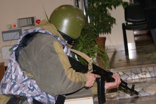 На Шелковичной силовики провели контратаку на «террористов»