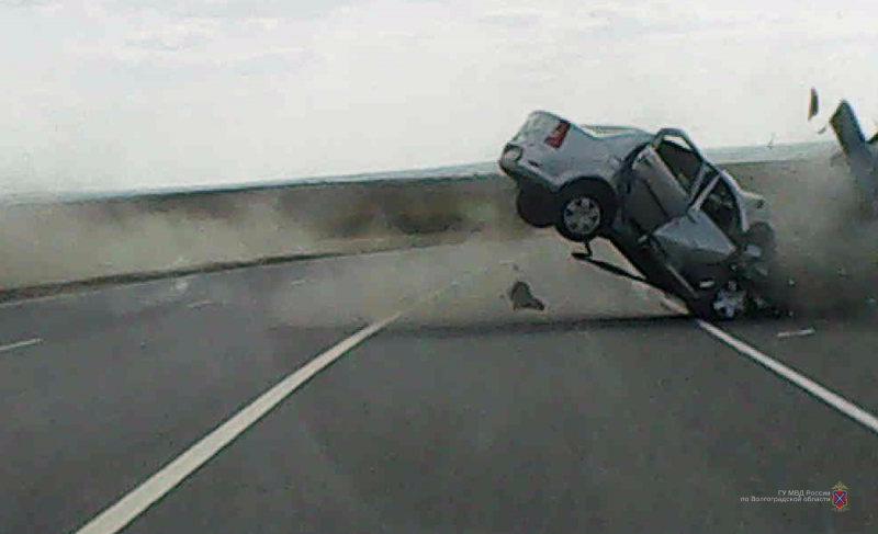 Под Волгоградом саратовец выжил в ДТП с тремя погибшими. Видео