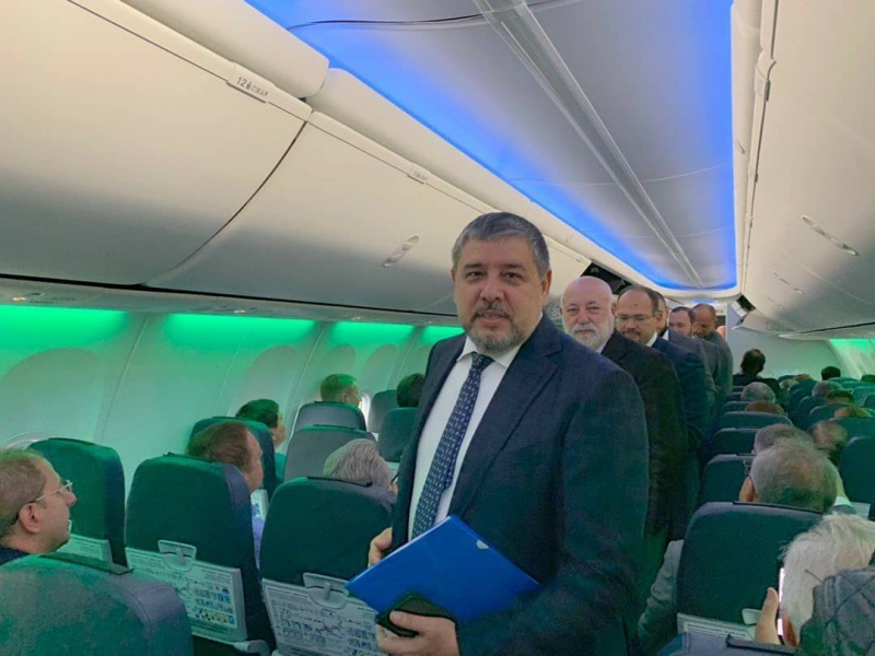 В аэропорт Гагарин летит первый самолет. Среди пассажиров - Вячеслав Володин