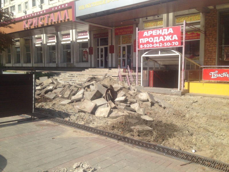 Проспект Кирова в пеньках, один квартал перекрыт