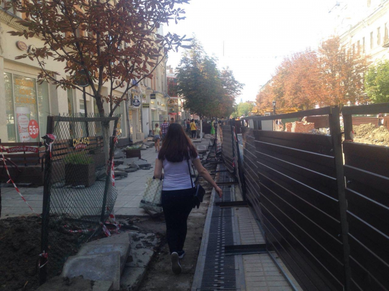 Проспект Кирова в пеньках, один квартал перекрыт