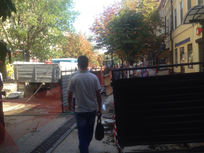 Проспект Кирова в пеньках, один квартал перекрыт