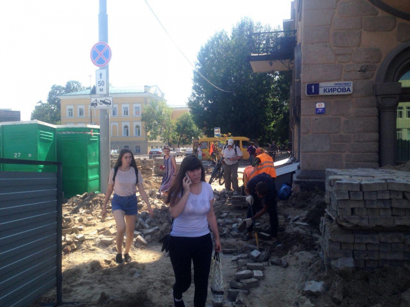 Проспект Кирова в пеньках, один квартал перекрыт