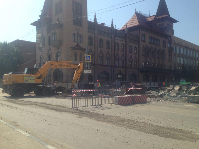 Проспект Кирова в пеньках, один квартал перекрыт