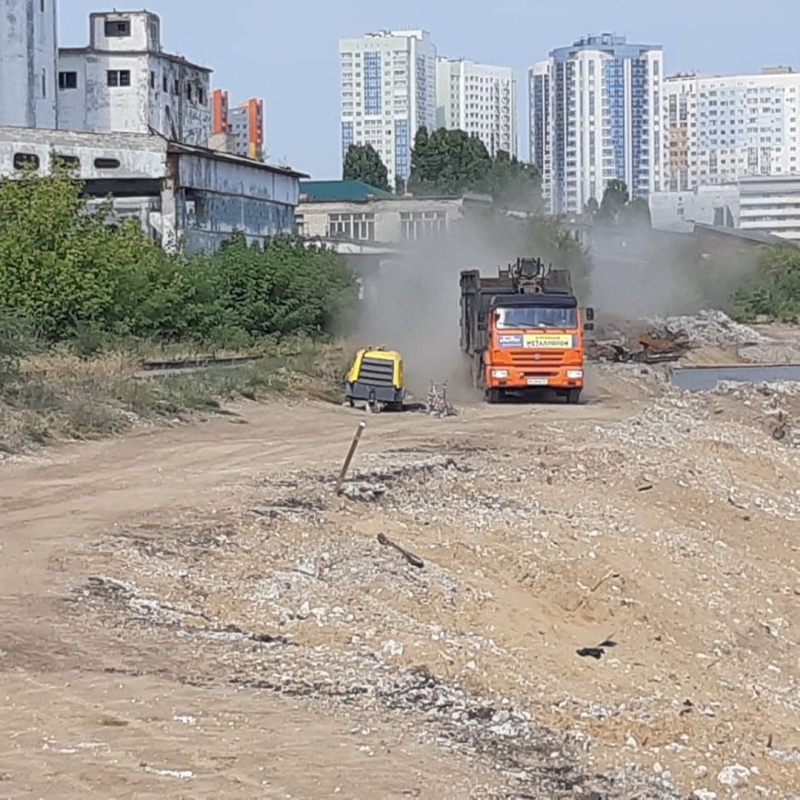 На новой набережной началась подготовка к укреплению берега под пляж
