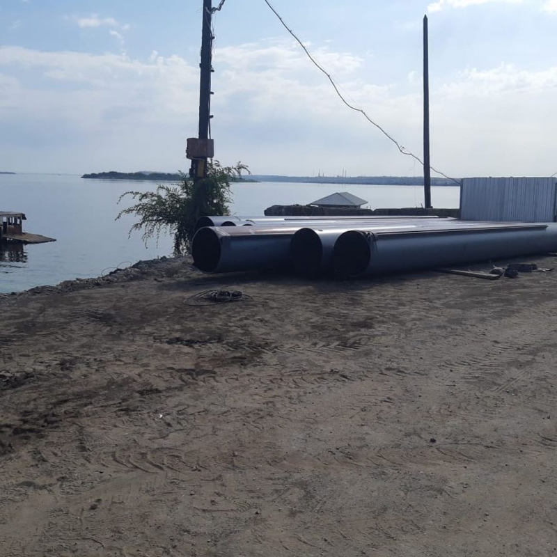 На новой набережной началась подготовка к укреплению берега под пляж