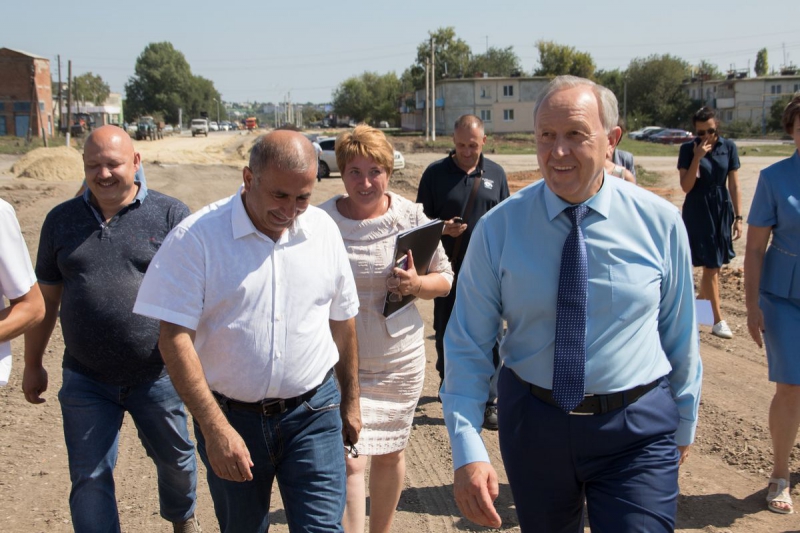 Вакансии довольное. Вакансии в довольном. Работа в довольном районе свежие объявления. Вакансии в довольном. Радаев в парке пугачев.