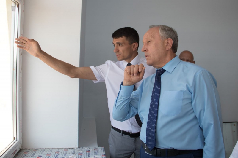 Сахалин вакансии. Вакансии в довольном. Карьера в яндекс. Работник склада. Комплектовщик на склад.