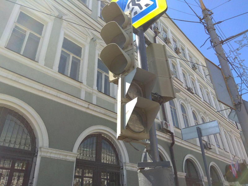 На центральном перекрестке Саратова второй день не работают светофоры