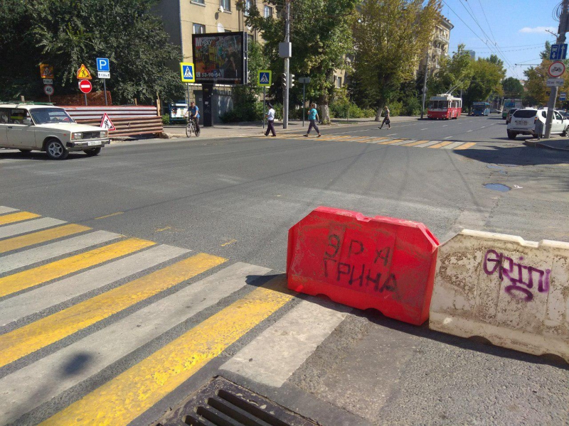 На центральном перекрестке Саратова второй день не работают светофоры