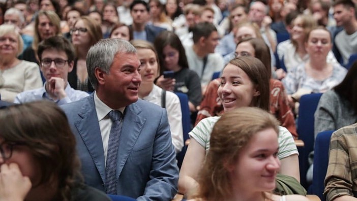 Володин предложил ущемленным студентам-художникам провести выставки в Саратове и Хвалынске