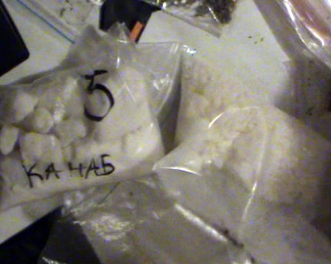 Друзья детства торговали синтетическими наркотиками через смс