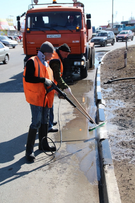 «Городские дороги плюс» показали, как нужно мыть бордюры