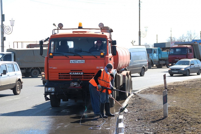 «Городские дороги плюс» показали, как нужно мыть бордюры