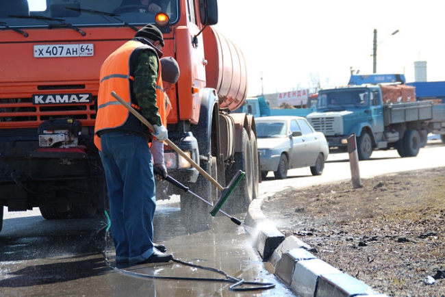 «Городские дороги плюс» показали, как нужно мыть бордюры