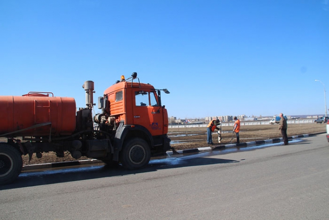 «Городские дороги плюс» показали, как нужно мыть бордюры