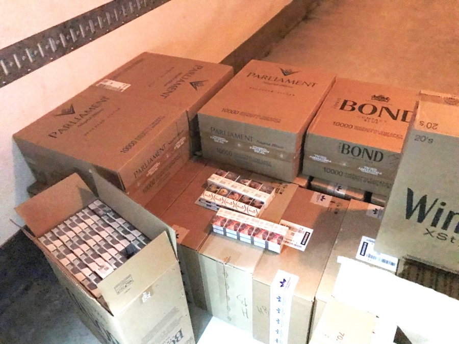 Таможенники не пропустили в Саратовскую область 300 тысяч сигарет