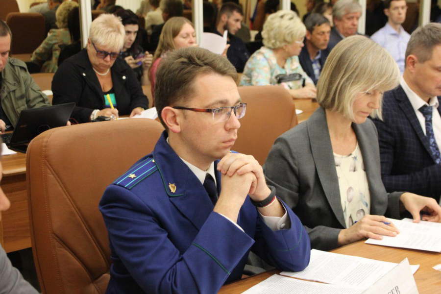 Депутат-коммунист выступил против бесконтрольного строительства башен в городах