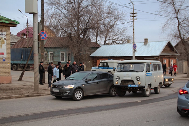 Автомобиль с бойцами «особого назначения» попал в ДТП у Сенного рынка