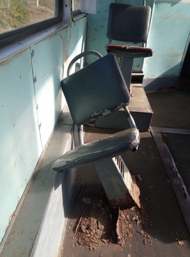 В саратовском трамвае сгнило и развалилось сиденье