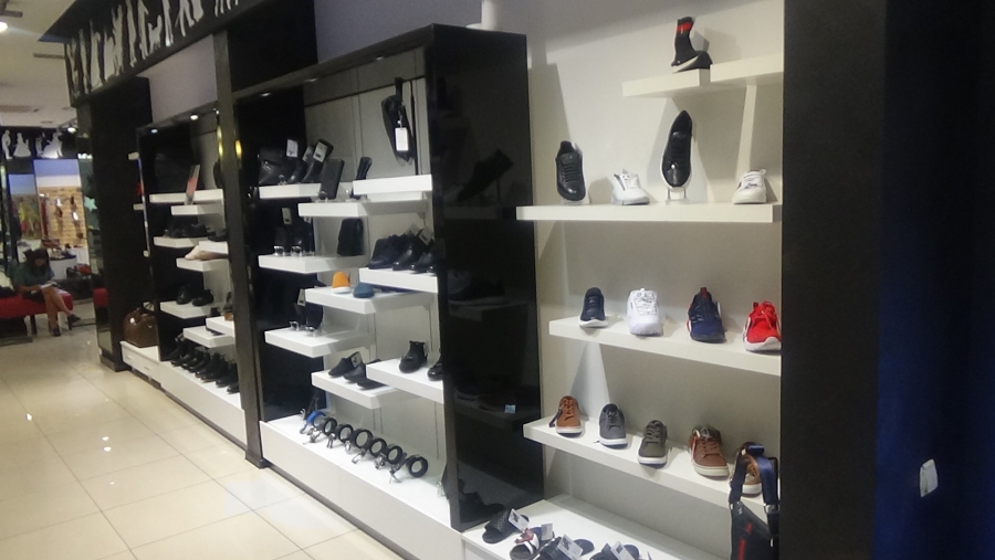 В балаковском ТЦ таможенники изъяли подделки под известные бренды