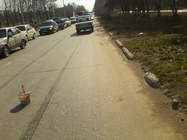 Пешехода сбили насмерть у торгового центра в Балакове