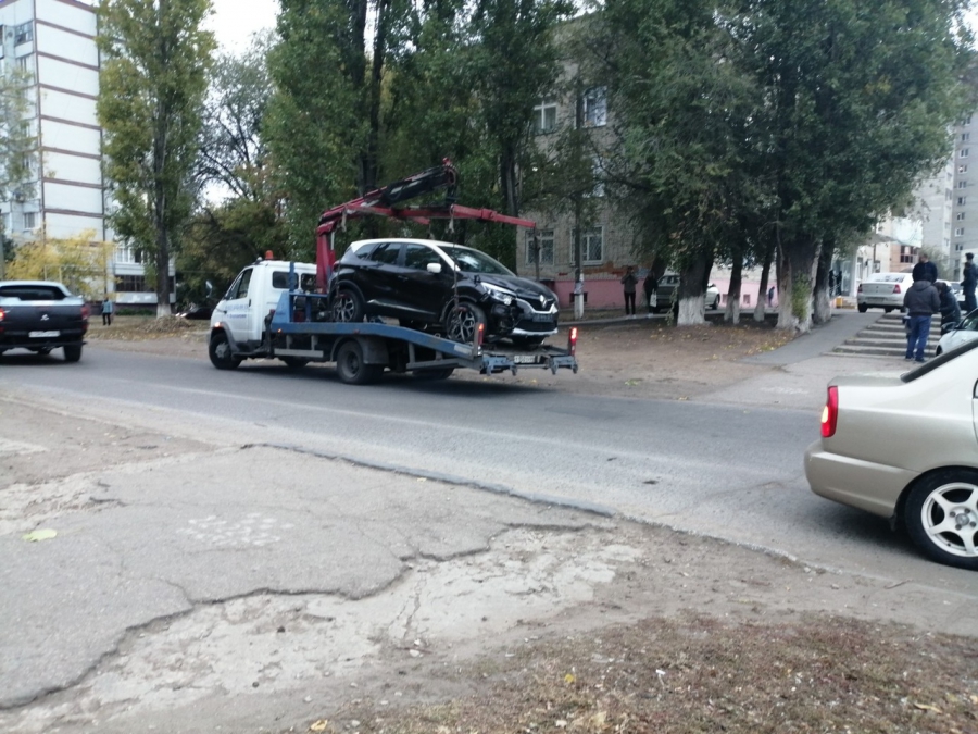 Водитель «Тойоты» получил травмы в массовой аварии в Балакове