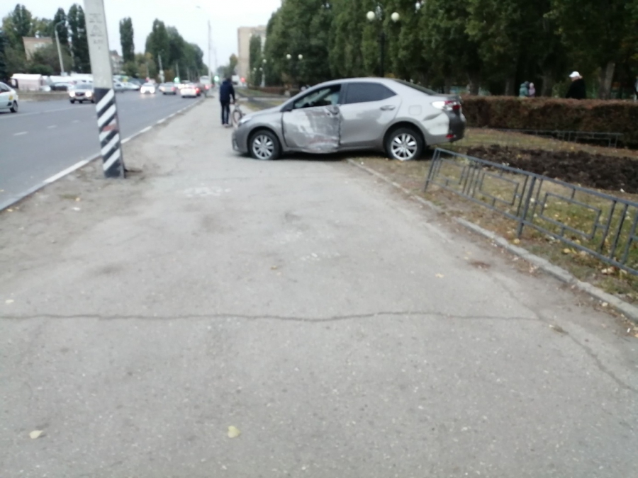 Водитель «Тойоты» получил травмы в массовой аварии в Балакове