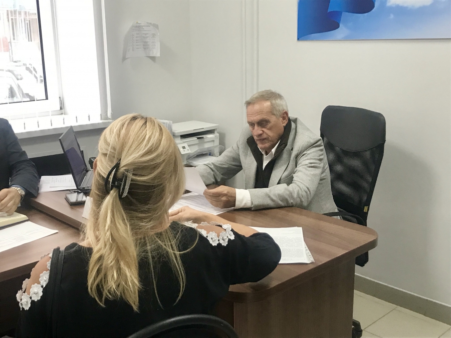 Василий Максимов помог будущей медсестре пройти обследование для трудоустройства