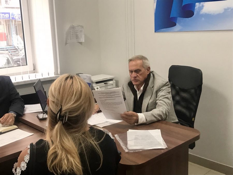 Василий Максимов помог будущей медсестре пройти обследование для трудоустройства