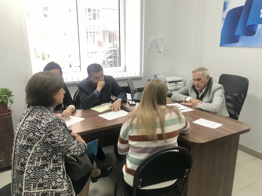 Василий Максимов помог будущей медсестре пройти обследование для трудоустройства