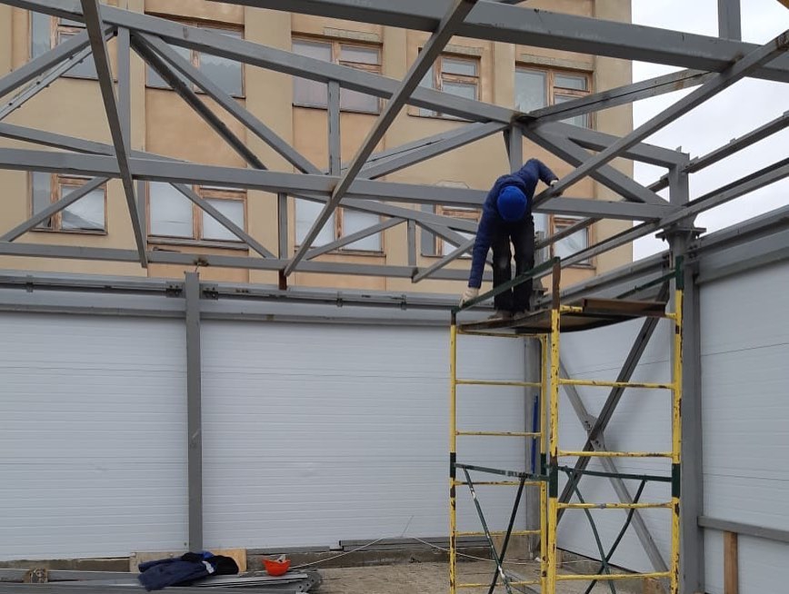 В Романовке рабочие приступают к благоустройству территории у нового бассейна