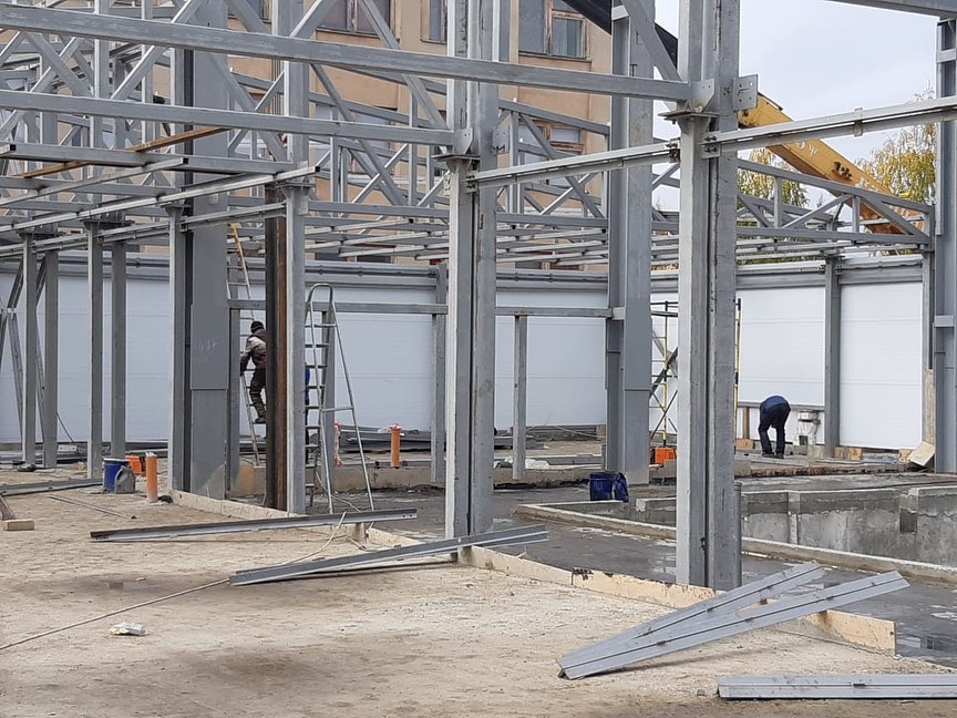 В Романовке рабочие приступают к благоустройству территории у нового бассейна