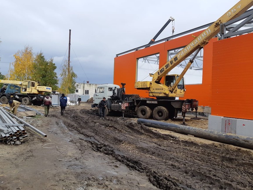 В Романовке рабочие приступают к благоустройству территории у нового бассейна