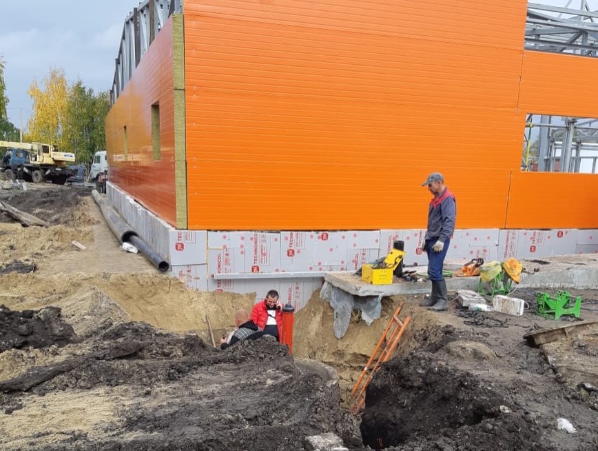 В Романовке рабочие приступают к благоустройству территории у нового бассейна