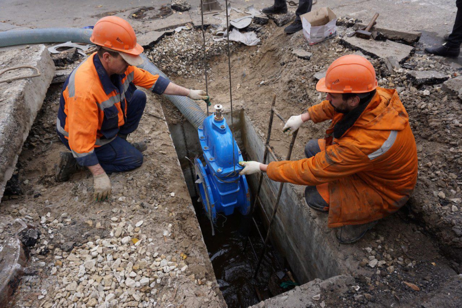 Саратовцев подключают к новому водоводу на проспекте Кирова