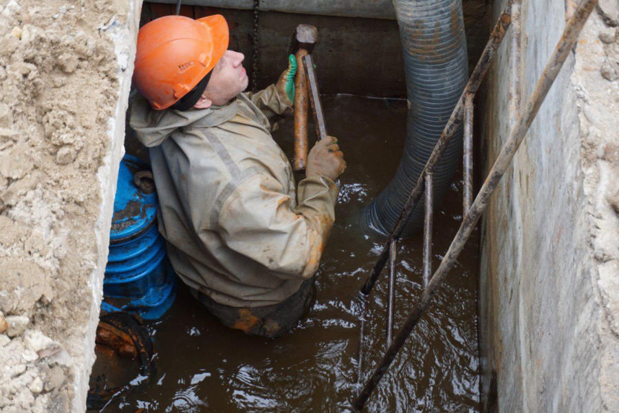 Саратовцев подключают к новому водоводу на проспекте Кирова