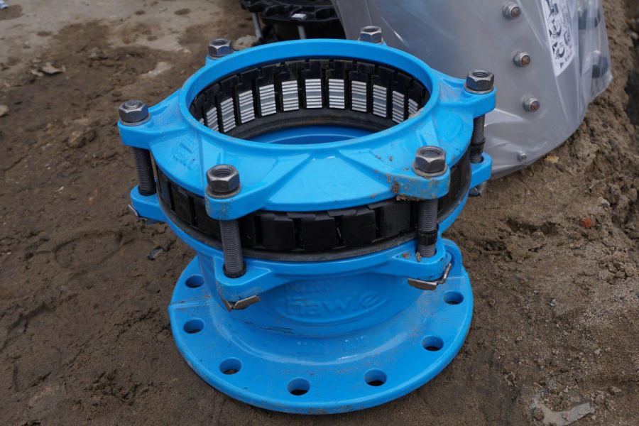 Саратовцев подключают к новому водоводу на проспекте Кирова