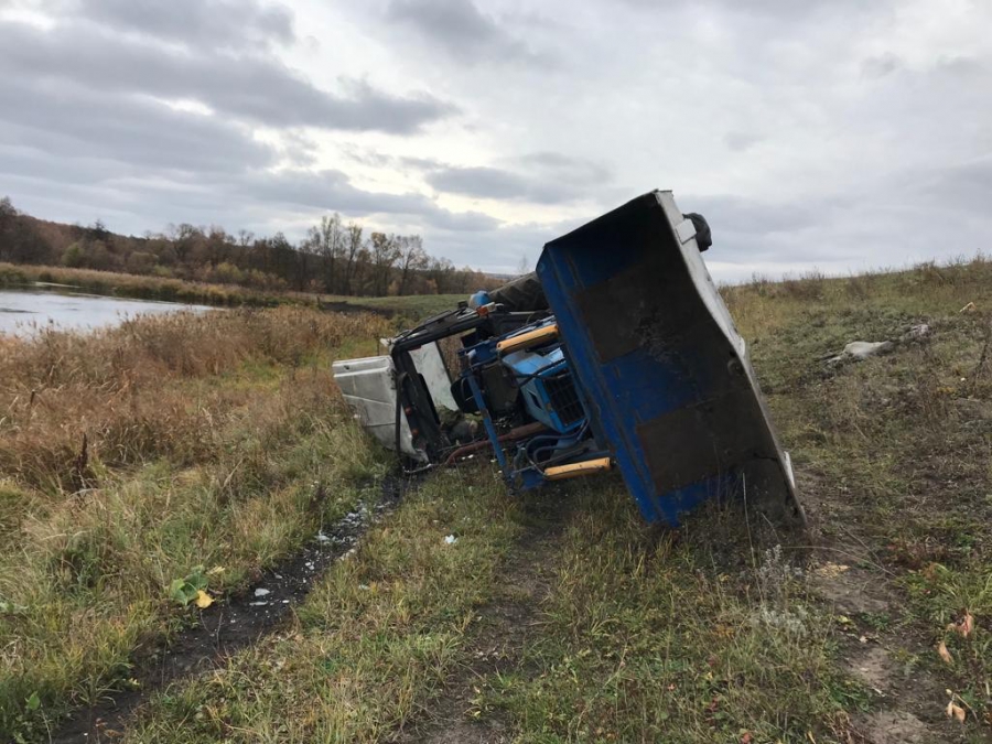 Под Вольском опрокинулся трактор «Белорус». Водитель погиб