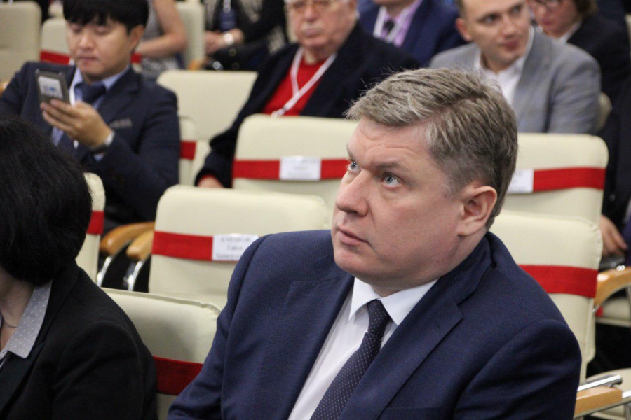 На втором экономическом форуме рассказали о трассе Шанхай-Гамбург