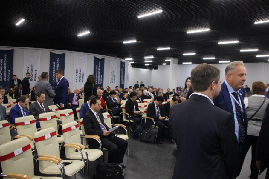 На втором экономическом форуме рассказали о трассе Шанхай-Гамбург