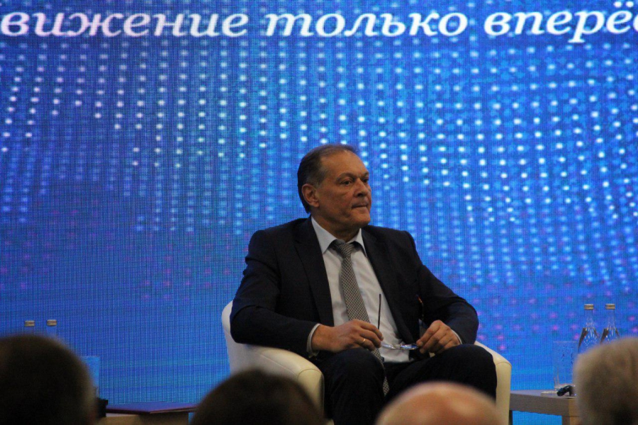 На втором экономическом форуме рассказали о трассе Шанхай-Гамбург