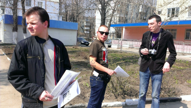 Десяток анархистов на окраине города выразили недовольство медициной