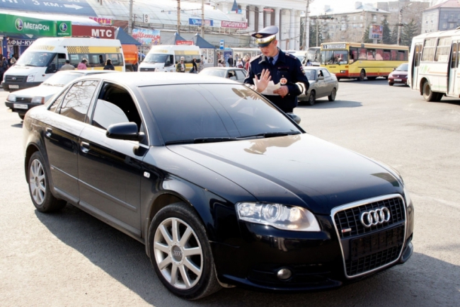 Автоинспекторы оставили без тонировки 332 автомобиля