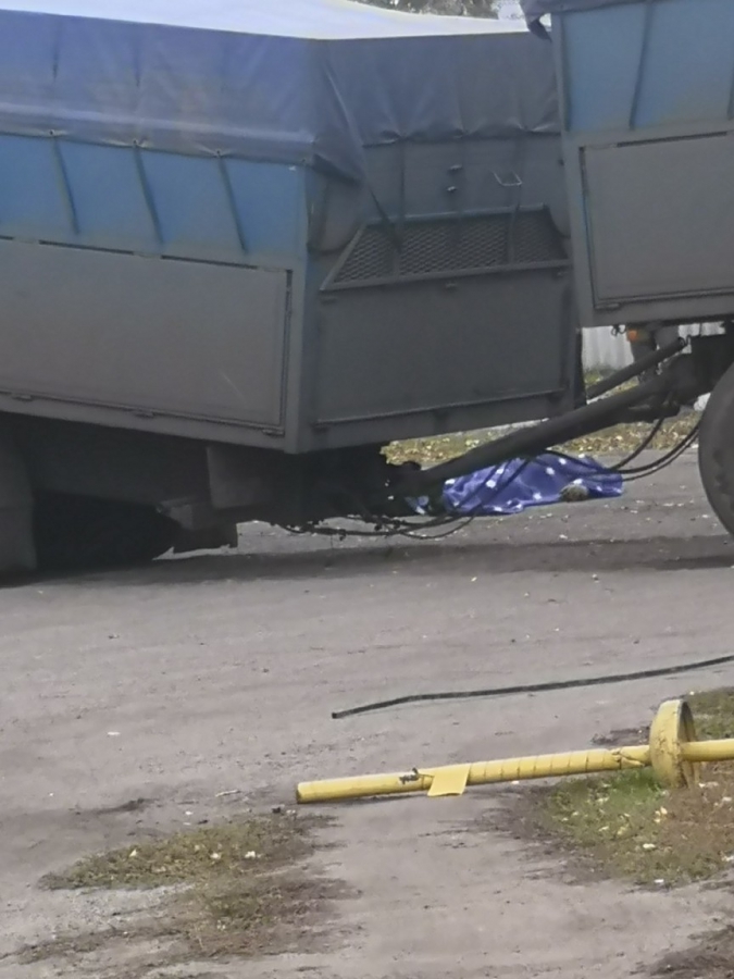 Саратовский дальнобойщик врезался в администрацию под Воронежем и умер