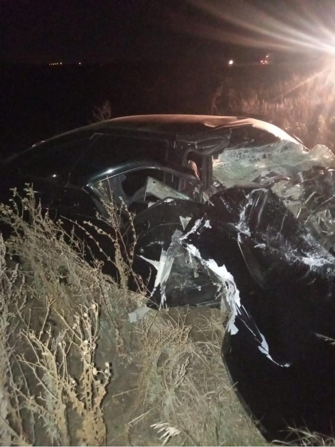 Водитель «Лады» погиб в столкновении с «КамАЗом» на буксире в Саратовском районе