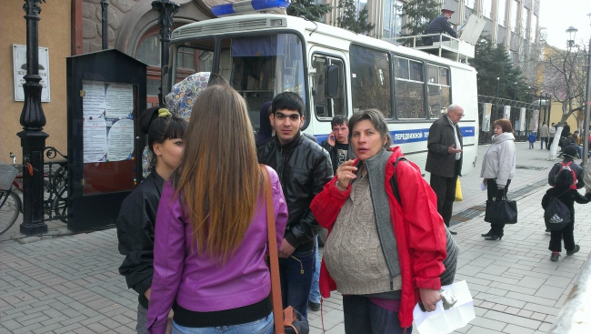 Коммунисты превратили митинг против вырубки деревьев в партийную акцию