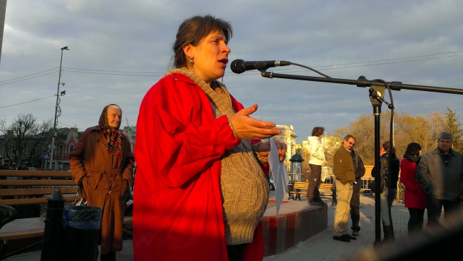 Коммунисты превратили митинг против вырубки деревьев в партийную акцию