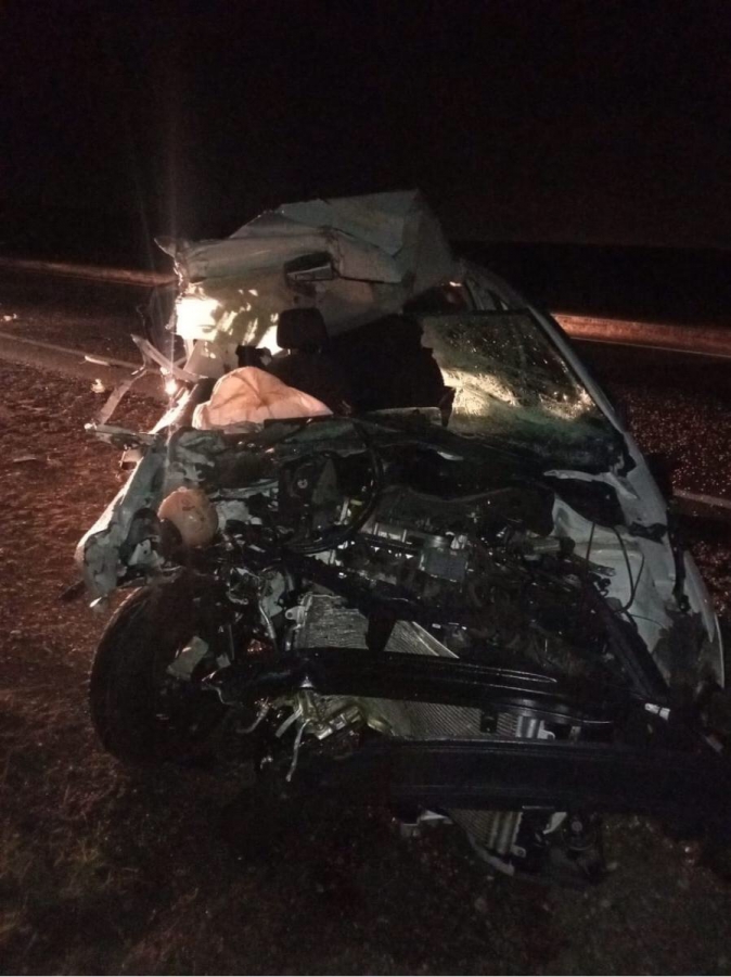 Под Саратовом иномарку раскурочило в ДТП «КамАЗом». Водитель в больнице